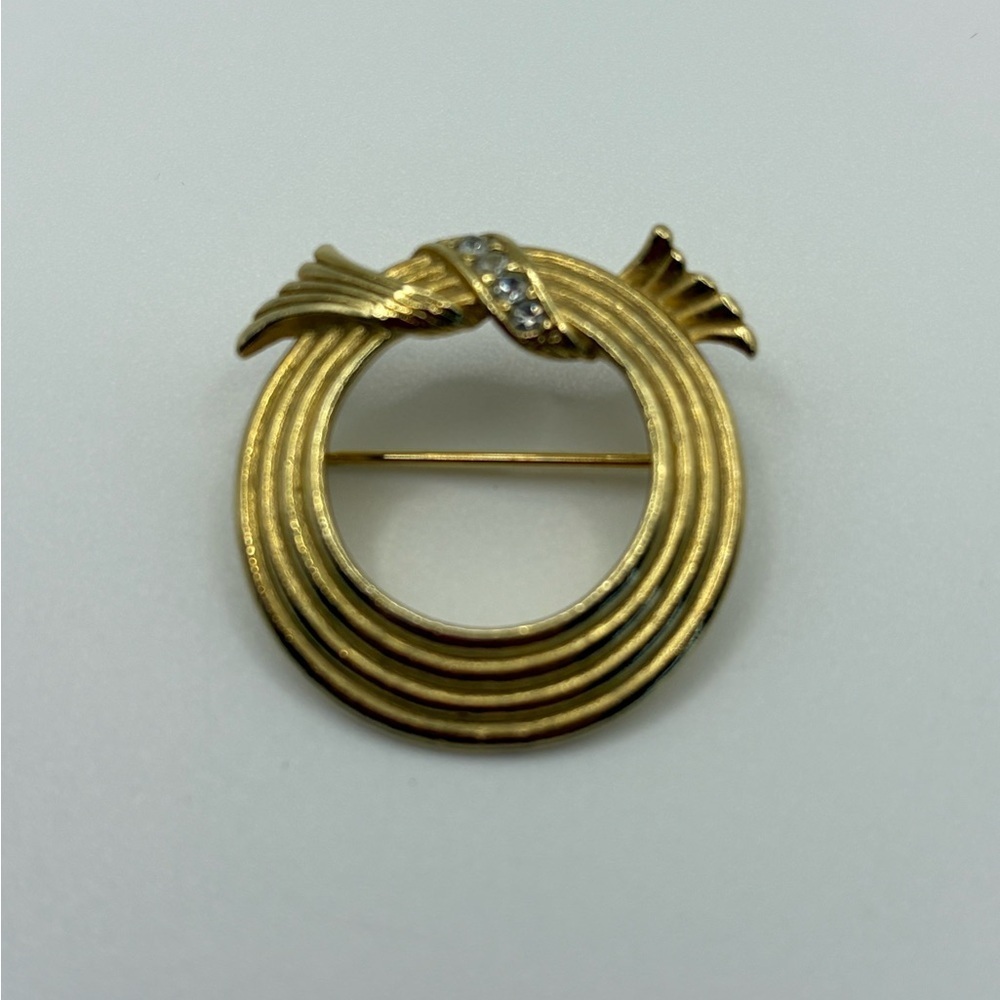 (211)Avon Gold Brooch with Crystal Details